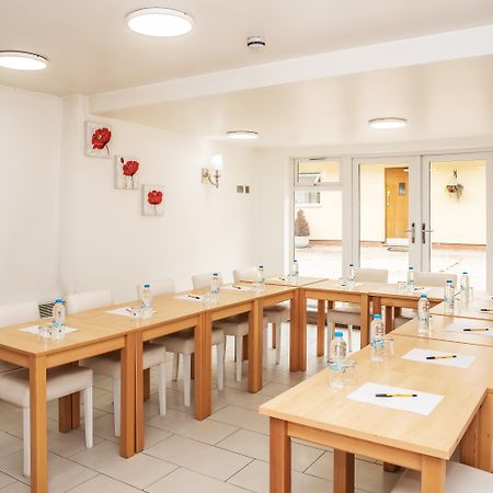 Britannia Inn Hotel Ilford Bagian luar foto