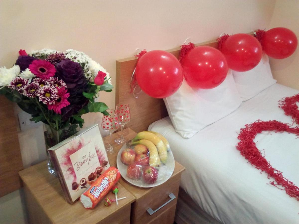 Britannia Inn Hotel Ilford Bagian luar foto