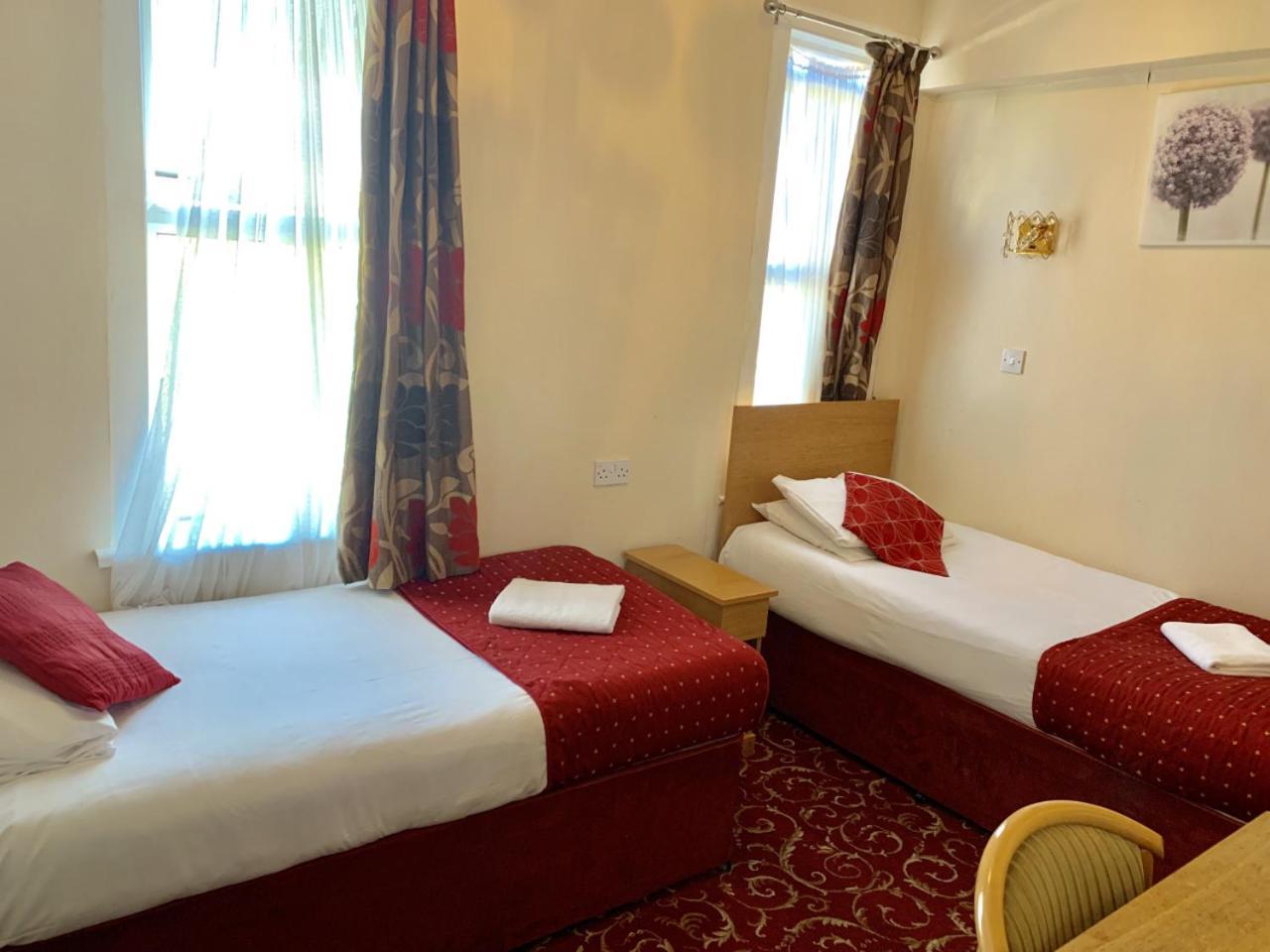 Britannia Inn Hotel Ilford Bagian luar foto