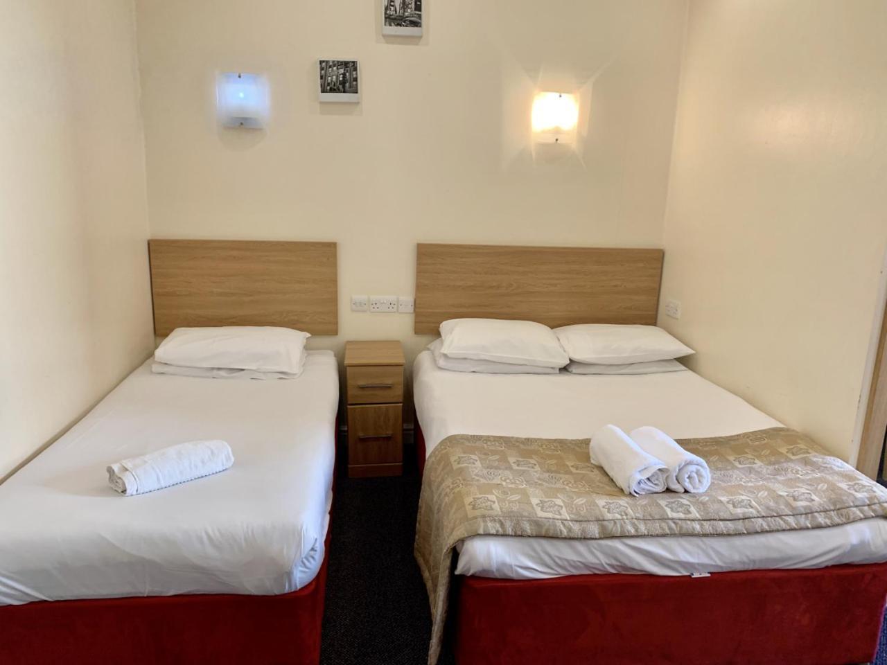 Britannia Inn Hotel Ilford Bagian luar foto